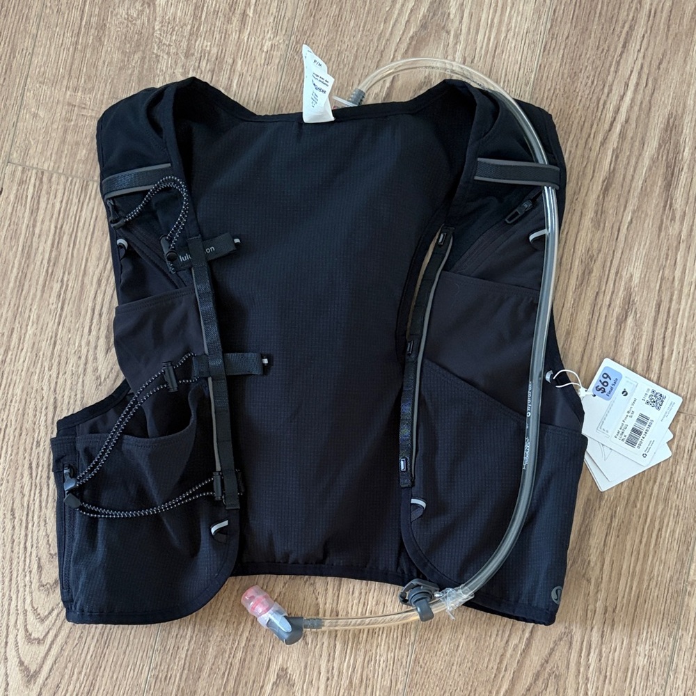 Lululemon Fast and Free Running Vest with Bladder Sz S/M NWT